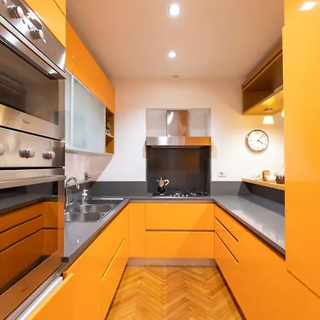 Fontana Di Trevi Modern * רומא