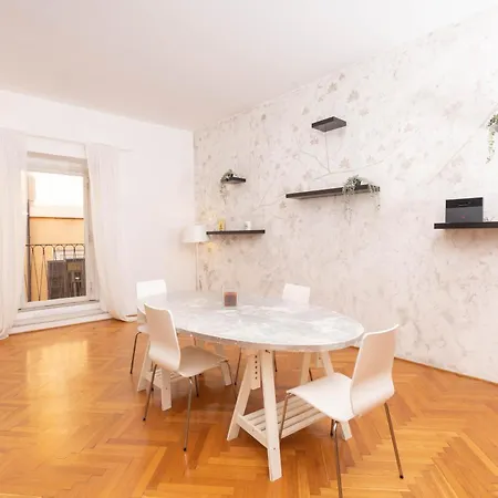 Fontana Di Trevi Modern Apartment