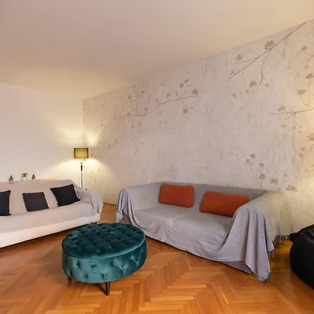 Fontana Di Trevi Modern רומא