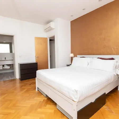 Fontana Di Trevi Modern דירה