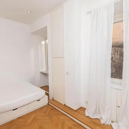 Fontana Di Trevi Modern דירה *