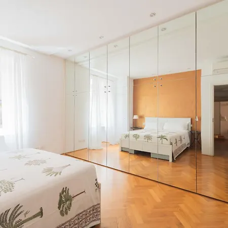 Fontana Di Trevi Modern *