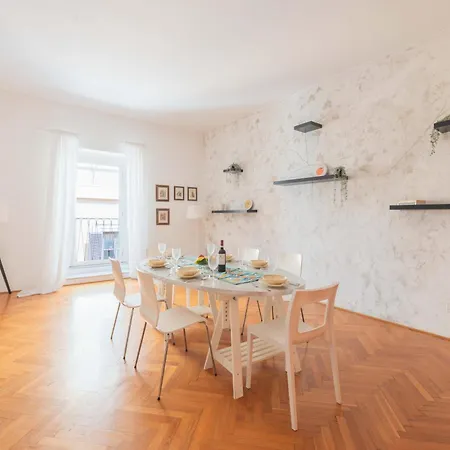 Fontana Di Trevi Modern רומא