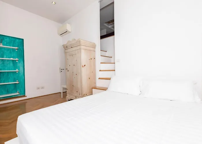 Fontana Di Trevi Modern *