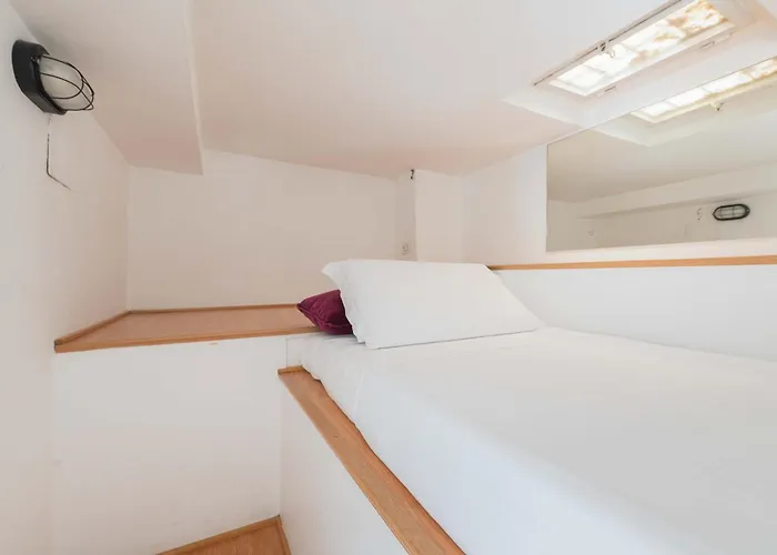 Fontana Di Trevi Modern * Roma