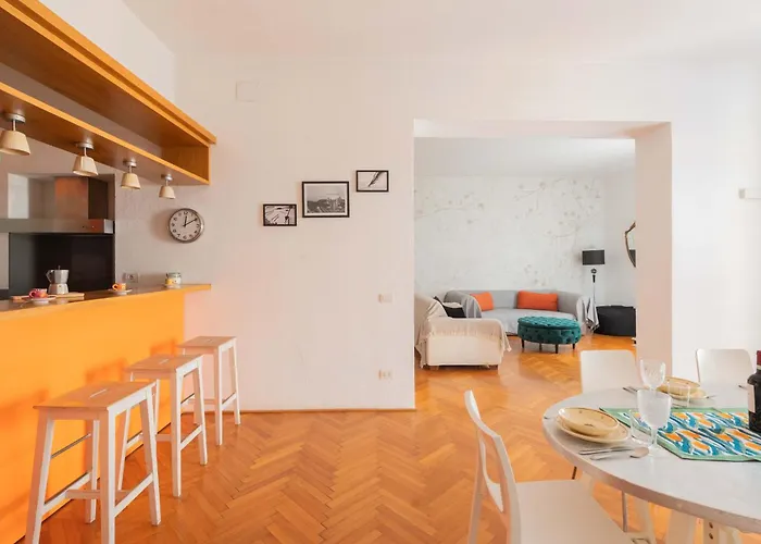 Fontana Di Trevi Modern Daire